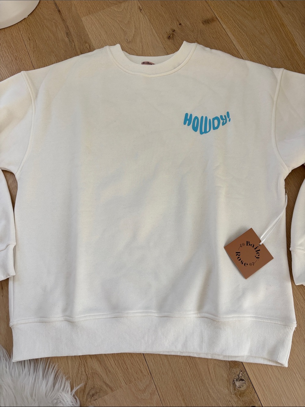 White "Howdy!" Crewneck Sweatshirt Size M
